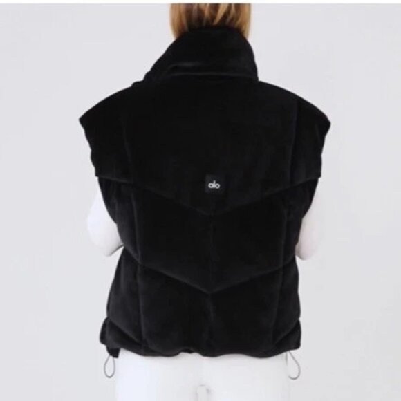 Alo Yoga Ribbed Velour Mountain Side Puffer Vest NWT, SOLD OUT, Size S - Picture 3 of 16